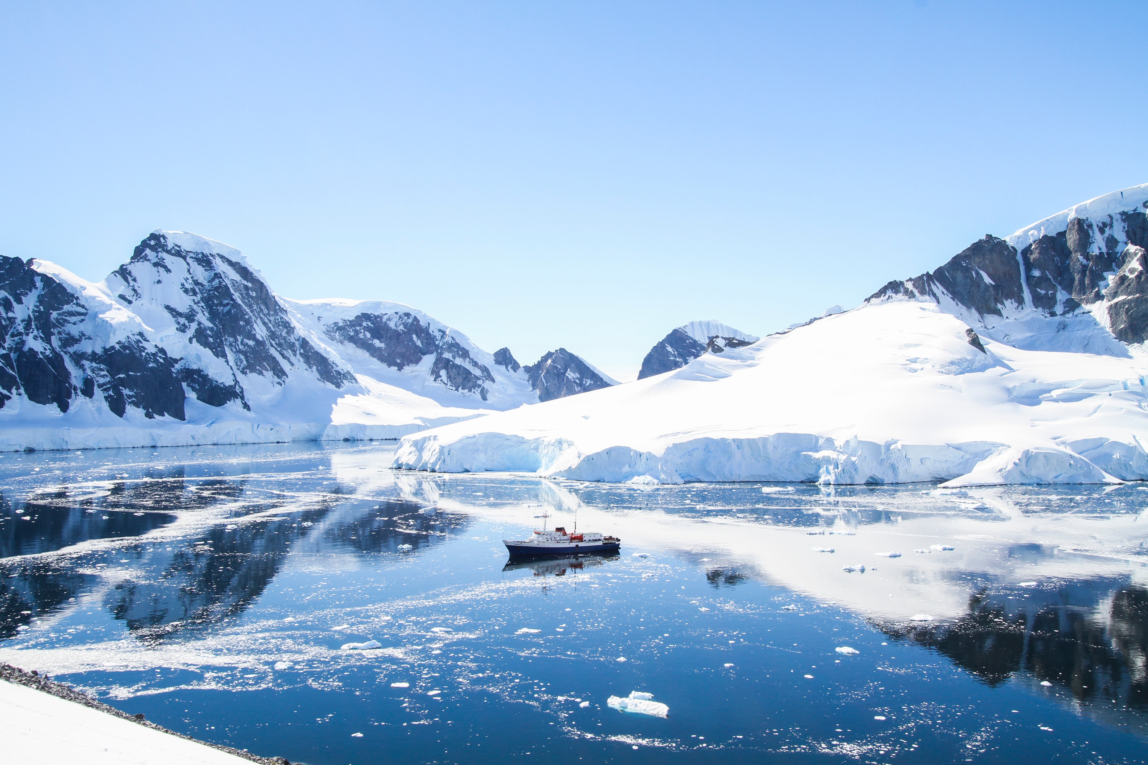 Antarctic expedition background